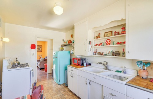 Kingman Apartment | Route 66 Retreat Steps to Beale St in Dtwn Kingman