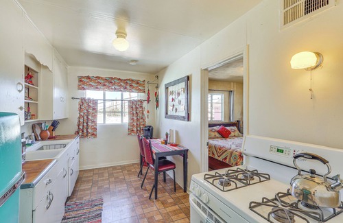 Kingman Apartment | Route 66 Retreat Steps to Beale St in Dtwn Kingman