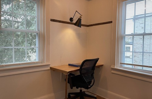 Lancaster House | Row-home 3min drive to Central Market,Office,Patio w/Fire Pit, Artistic Accents