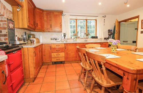 Wentnor Cottage | ROWAN COTTAGE, pet friendly, character holiday cottage in Wentnor