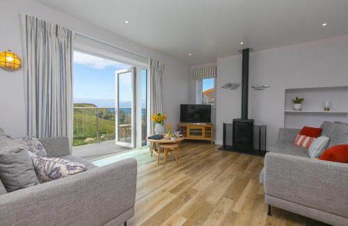 Mullion Apartment | Rowena