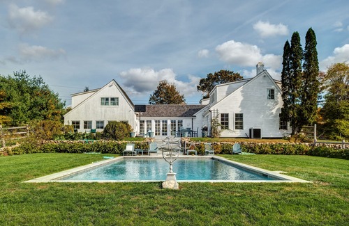 Roxbury House | ROXBURY BEST LOCATION! PoshPadsCT"PAINTER RIDGE"Mint3BR,Pool,BBQ,Bike,1.5HrsNYC