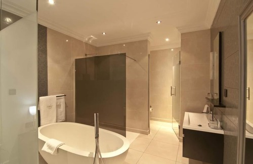 Akure Hotel | Royal Birds Hotel & Towers