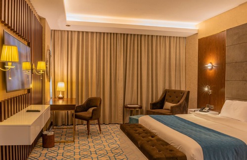 Al Khuwair Hotel | Royal Crown Hotel - Oman