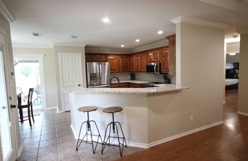 Chandler House | Royal Entertainer - STAYeasttexas