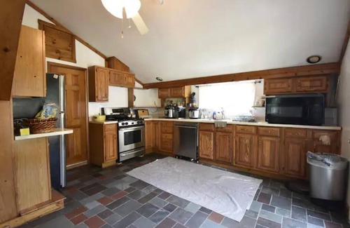 Mount Hope Cabin | Royal Garden Main Cabin