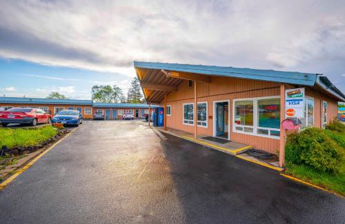 Larkspur Hotel | Royal Gateway Motel by OYO