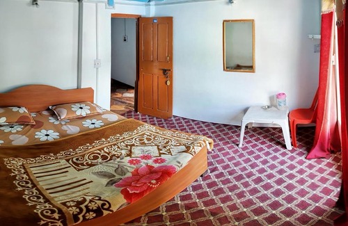 Laripora House | Royal Guest House