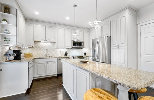 Leesburg's Old and Historic District Cottage | Royal Heritage Home @ Historic Leesburg
