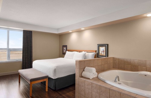 Leduc Hotel | Royal Hotel Edmonton Airport, Trademark Collection by Wyndham