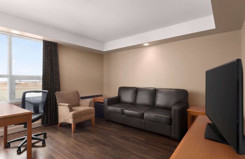 Leduc Hotel | Royal Hotel Edmonton Airport, Trademark Collection by Wyndham