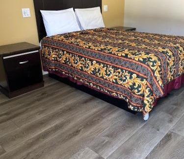 Compton Hotel | Royal Inn