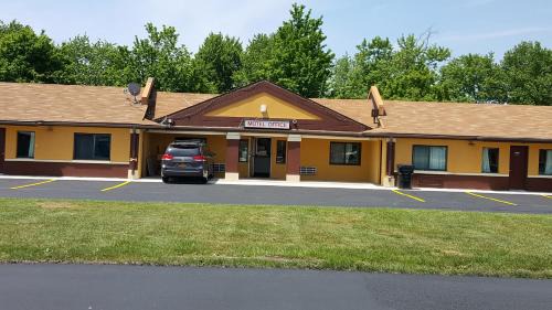 Green Acres Hotel | Royal Inn