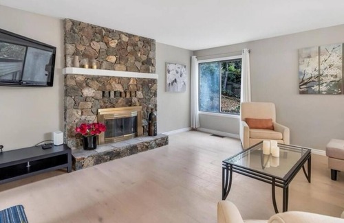 Broadmead Apartment | Royal Oak amazing 3 bedroom house