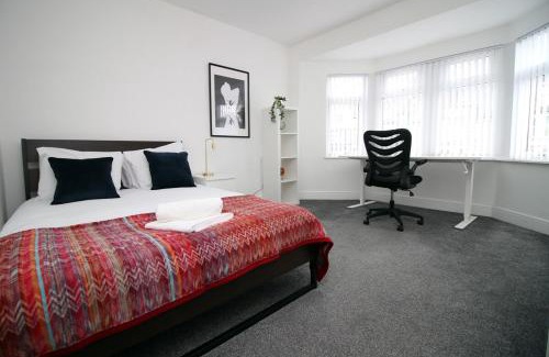 Penylan House | Royal Oak House by Tŷ SA - 5 bedroom house