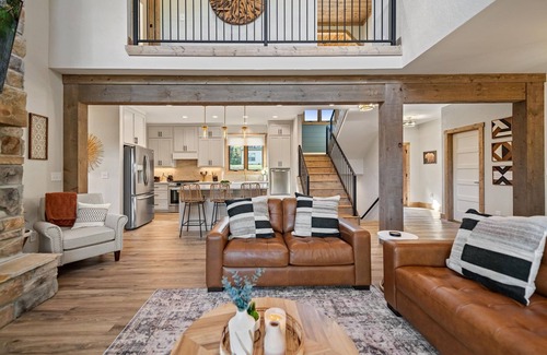 East Ellijay House | Royal Retreat - Brand New, Luxury, Mountain View, 4 Bedrooms, All En Suites!