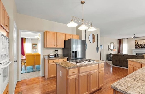 East Highland Park House | Royal Retreat: Luxurious House with 4 King Beds!