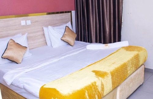 Oshodi-Isolo Hotel | Royal Rex Hotels & Spa