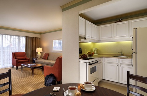 Inner Harbour Hotel | Royal Scot Hotel & Suites