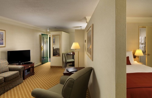 Inner Harbour Hotel | Royal Scot Hotel & Suites