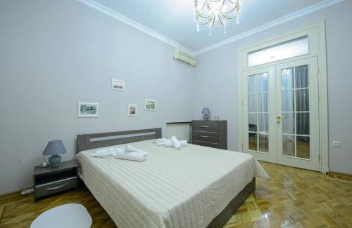 Old Boulevard Apartment | Royal Seaside Apartment