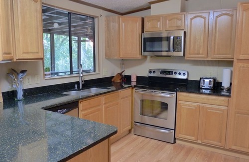 O Brien House | Royal Springs Riverfront Retreat on 3 acres, kayak/canoe, boat ramp, huge decks!