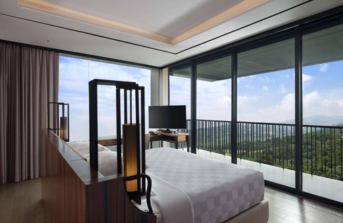 Sukaraja Hotel | Royal Tulip Gunung Geulis Resort and Golf