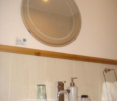 Knightstown Hotel | Royal Valentia Hotel