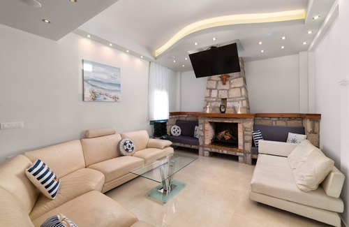 Pedi Villa | Royal Villa Pedi