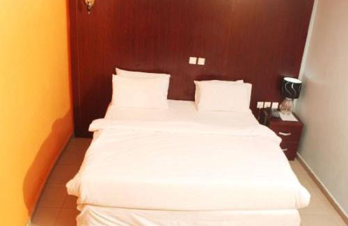 Oshodi-Isolo Cabin | Royalrex Hotel -Suite