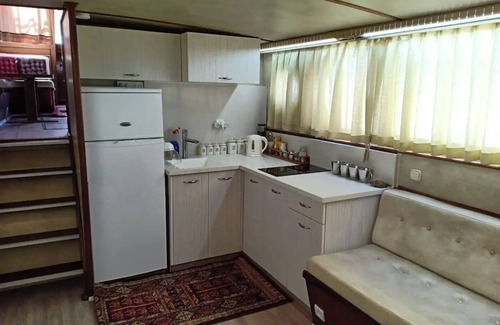 Ashkelon Boat Rental | RoyalSeaSuite Included with Sailing