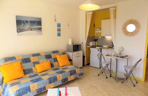 Royan Apartment | Royan - Quiet BRIGHT STUDIO - 30m from the BEACH - PARK area