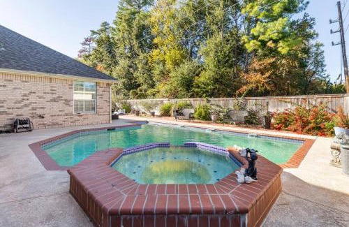 Champion Forest Villa | ROYCE mini-mansion with heated pool & spa Houston