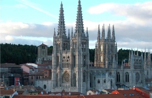 Burgos Apartment | Rozando LA Catedral- 4 Plazas