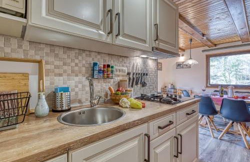 Hrib pri Hinjah Ski Chalet | Rozi's Riverside Cottage - Happy Rentals