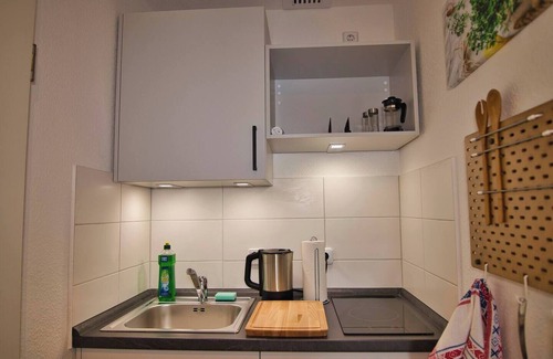 Ottersleben Apartment | RR | Tiny Apartment | Parking | Kitchen | WIFI