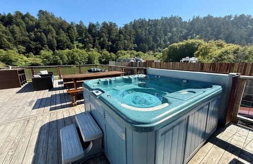 Duncans Mills House | RR Yacht Club: Beach+Hot tub+Outdoor fun!