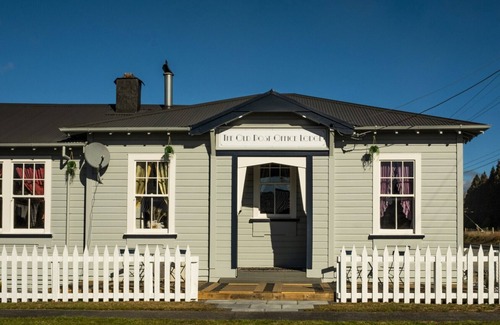 Owhango House | Ruapehu District's bespoke 5-star historic OLD POST OFFICE 6-7 Bdr Holiday Home