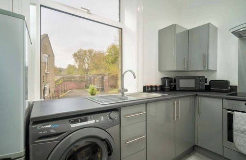 Huddersfield House | Ruby House - 2 Bedroom Huddersfield Yorkshire Flat