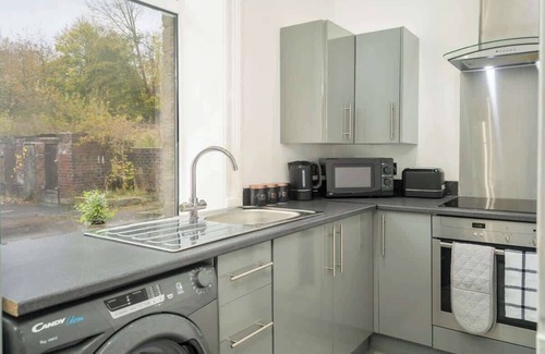 Huddersfield House | Ruby House - 2 Bedroom Huddersfield Yorkshire Flat