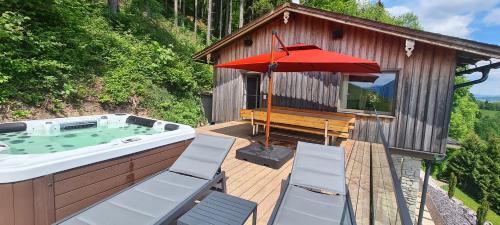 Innerschwand House | Ruhige Bergvilla in Alleinlage am Mondsee mit Seeblick Bergblick und Whirlpool