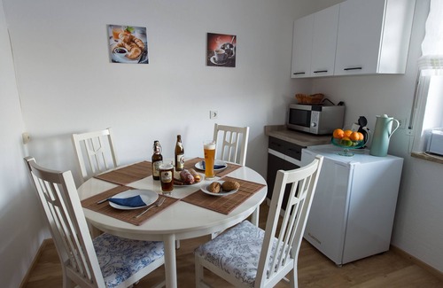 Burggen House | Ruhiges Apartment mit Sauna, Burggen