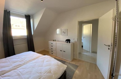 Zollstock Apartment | Ruhiges DG 6 P. Urban Öpnv