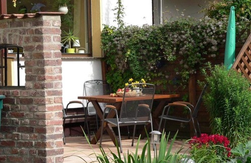 Rhena House | Ruhiges Ferienhaus mit Terrasse