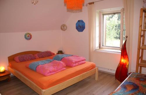 Biederbach House | ruhiges Wohnen am Lama und Maine Coon Hof in Alleinlage in Biederbach 3 Zimmer mit Kochgelegenheit Bad