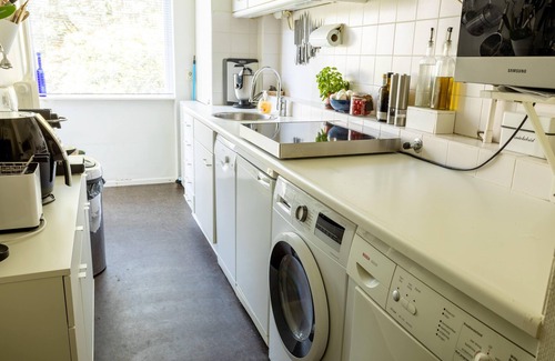 Segbroek Apartment | Ruim Appartement met Garage en Uitzicht Over de Haagse Beek en Plantsoenen