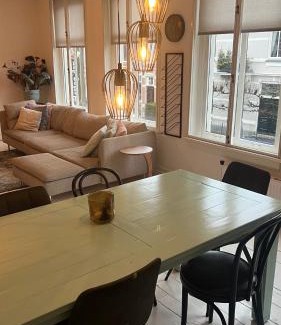 Breda Apartment | Ruim comfortabel appartement centrum Breda MET restaurant!