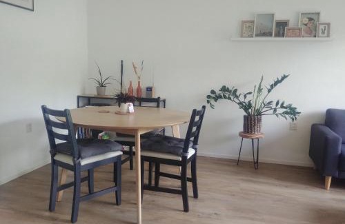 Enter Apartment | Ruim en huiselijk appartement met eigen tuin, compleet uitgerust, dichtbij natuur