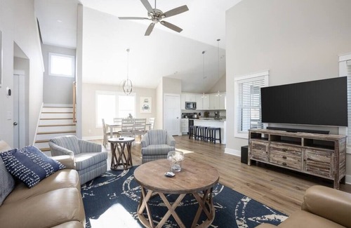 South Nags Head House | Rum-DCA 600 ft to Beach, with Hot Tub and Backyard