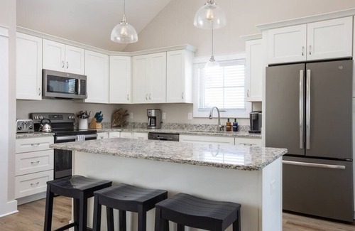 South Nags Head House | Rum-DCA 600 ft to Beach, with Hot Tub and Backyard